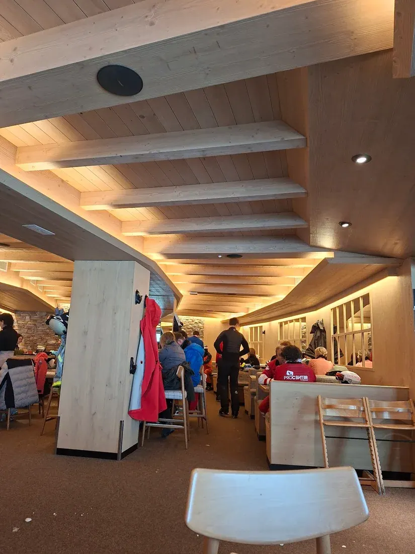 The casual wood-lined interior of La Choza on the Baqueira slopes at 1,800 m, busy with skiers